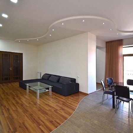 Tumanyan Street 3 Bedroom Deluxe Apartment With Large Balcony Tm662 Ереван Екстериор снимка