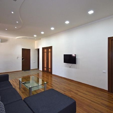 Tumanyan Street 3 Bedroom Deluxe Apartment With Large Balcony Tm662 Ереван Екстериор снимка