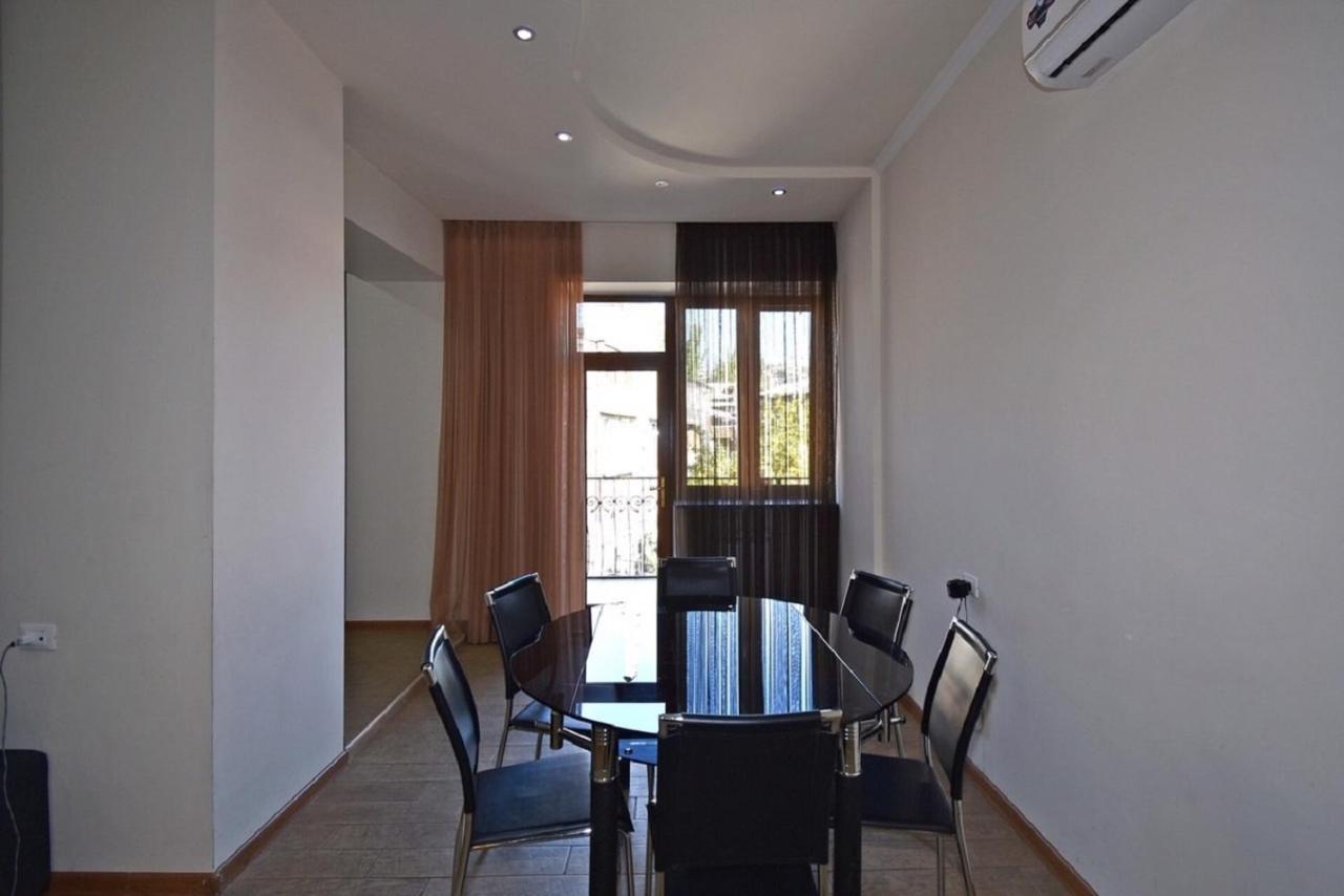 Tumanyan Street 3 Bedroom Deluxe Apartment With Large Balcony Tm662 Ереван Екстериор снимка