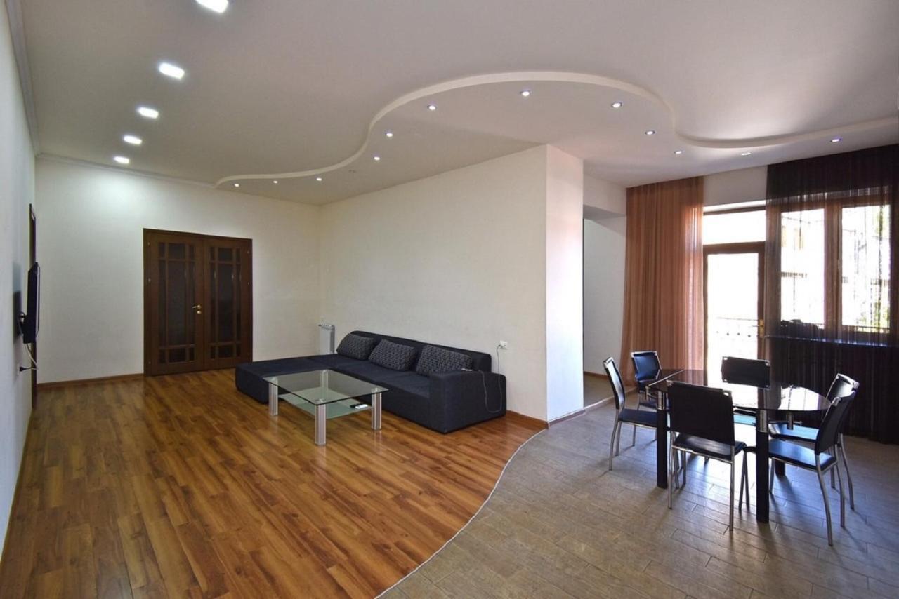 Tumanyan Street 3 Bedroom Deluxe Apartment With Large Balcony Tm662 Ереван Екстериор снимка