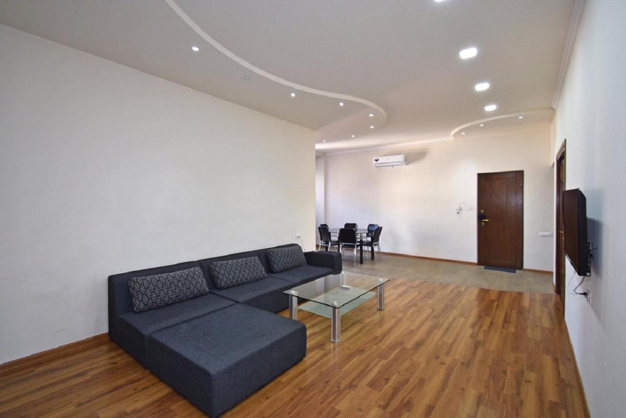 Tumanyan Street 3 Bedroom Deluxe Apartment With Large Balcony Tm662 Ереван Екстериор снимка