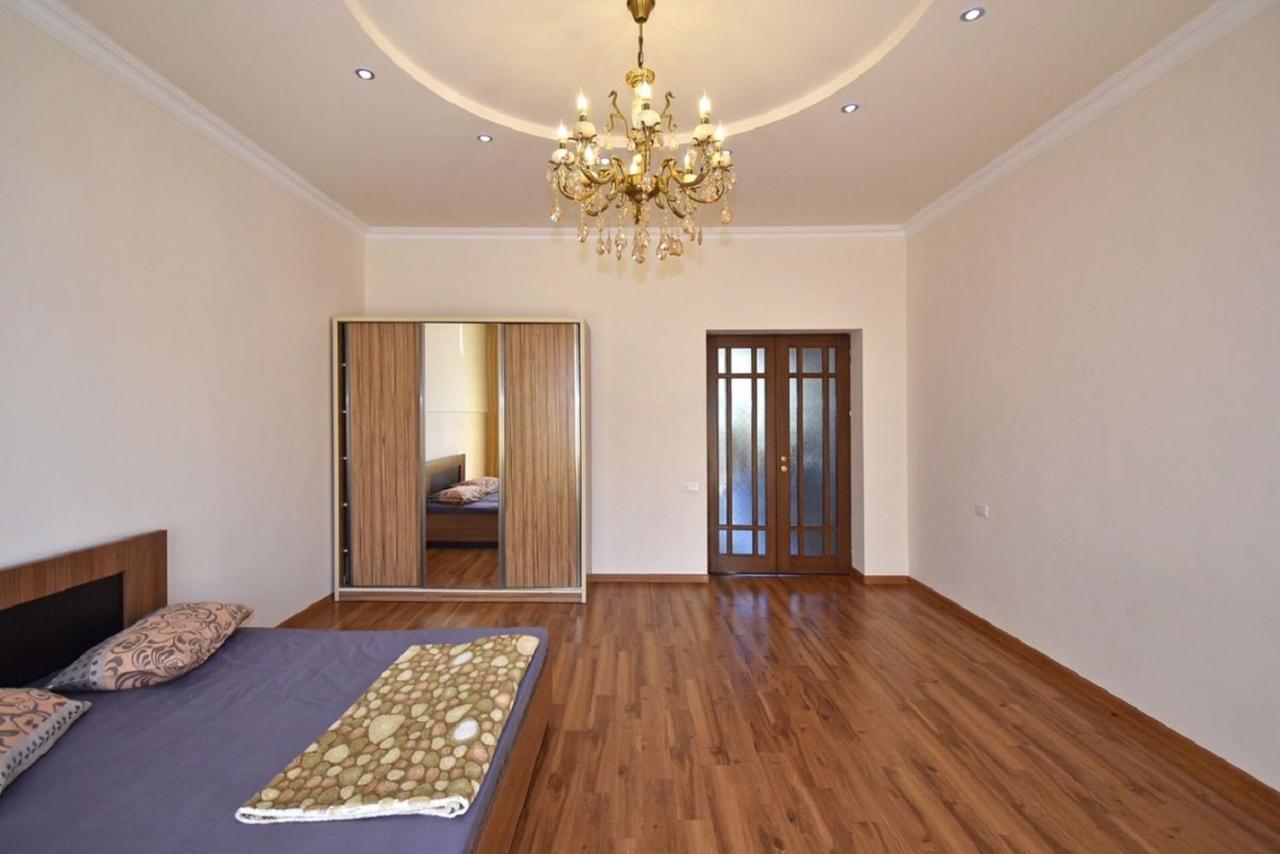 Tumanyan Street 3 Bedroom Deluxe Apartment With Large Balcony Tm662 Ереван Екстериор снимка