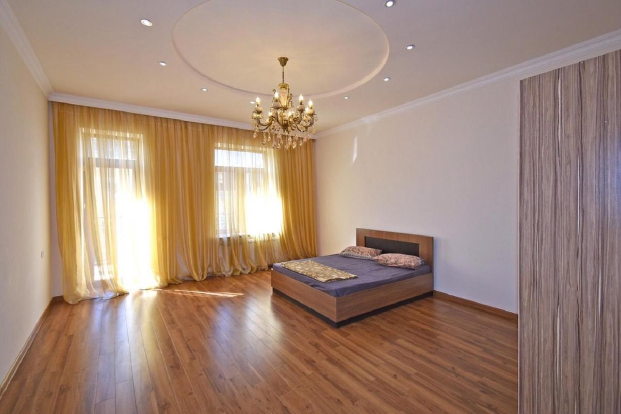 Tumanyan Street 3 Bedroom Deluxe Apartment With Large Balcony Tm662 Ереван Екстериор снимка